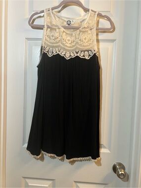 🦋 Black Sun & Moon Mini Dress with Cream Lace Yoke size large